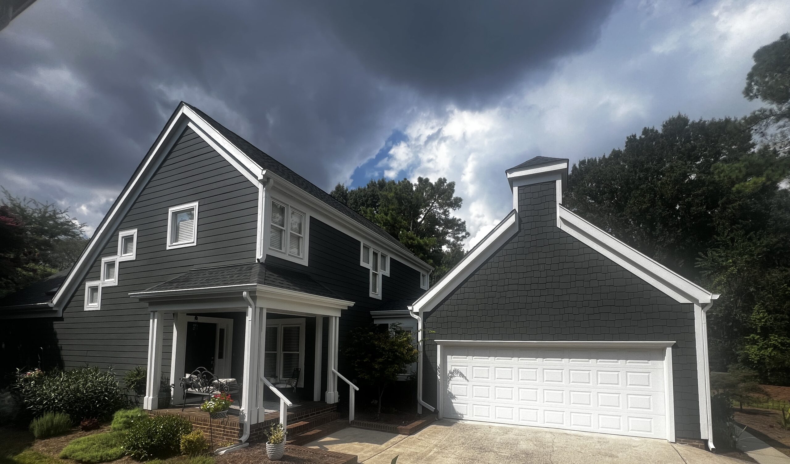 James HardiePlank Color Plus fiber-cement siding - Gray Slate & Arctic White<br />
 