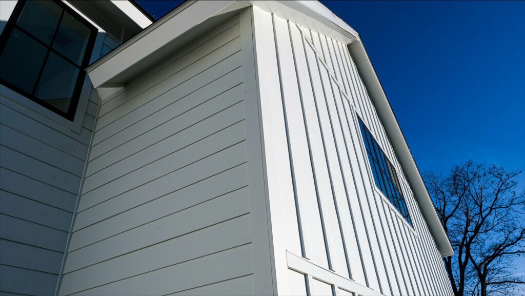 Compare Hardie Plank vs Hardie Panel, including appearance, cost, installation, maintenance, and durability to choose the best siding.