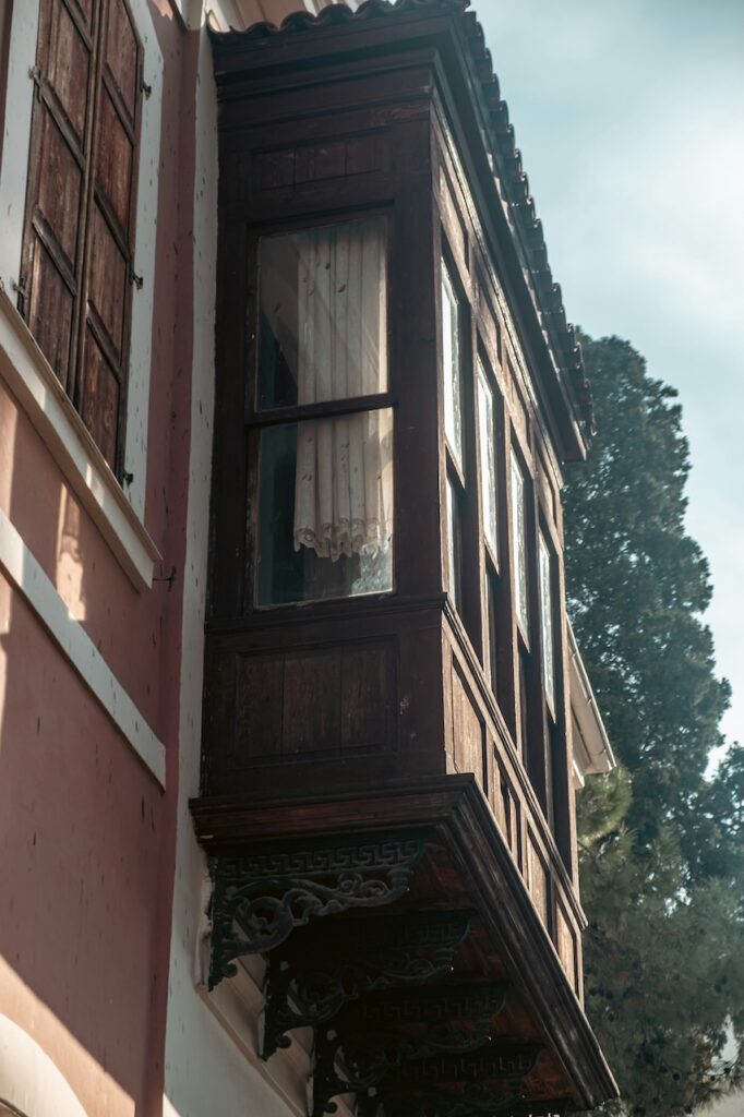 Curtain Ideas for Bay Windows: 10 Stylish Options for Your Home